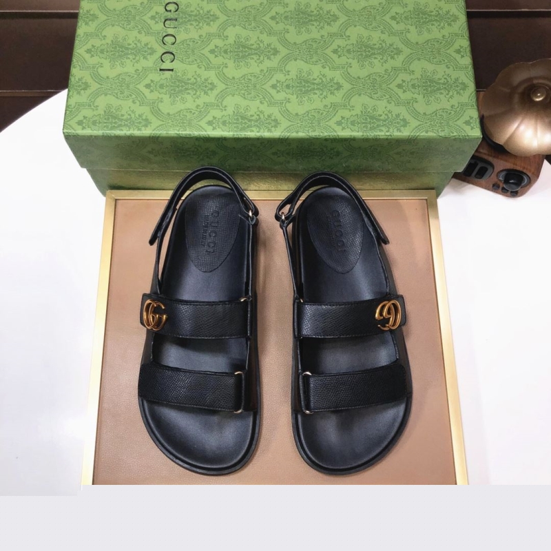 G*u*i sandals